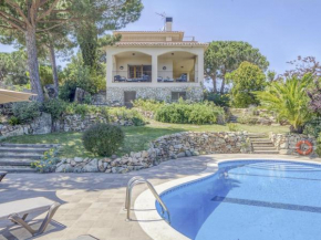 Cosy Villa in Arenys de Mar with Swimming Pool